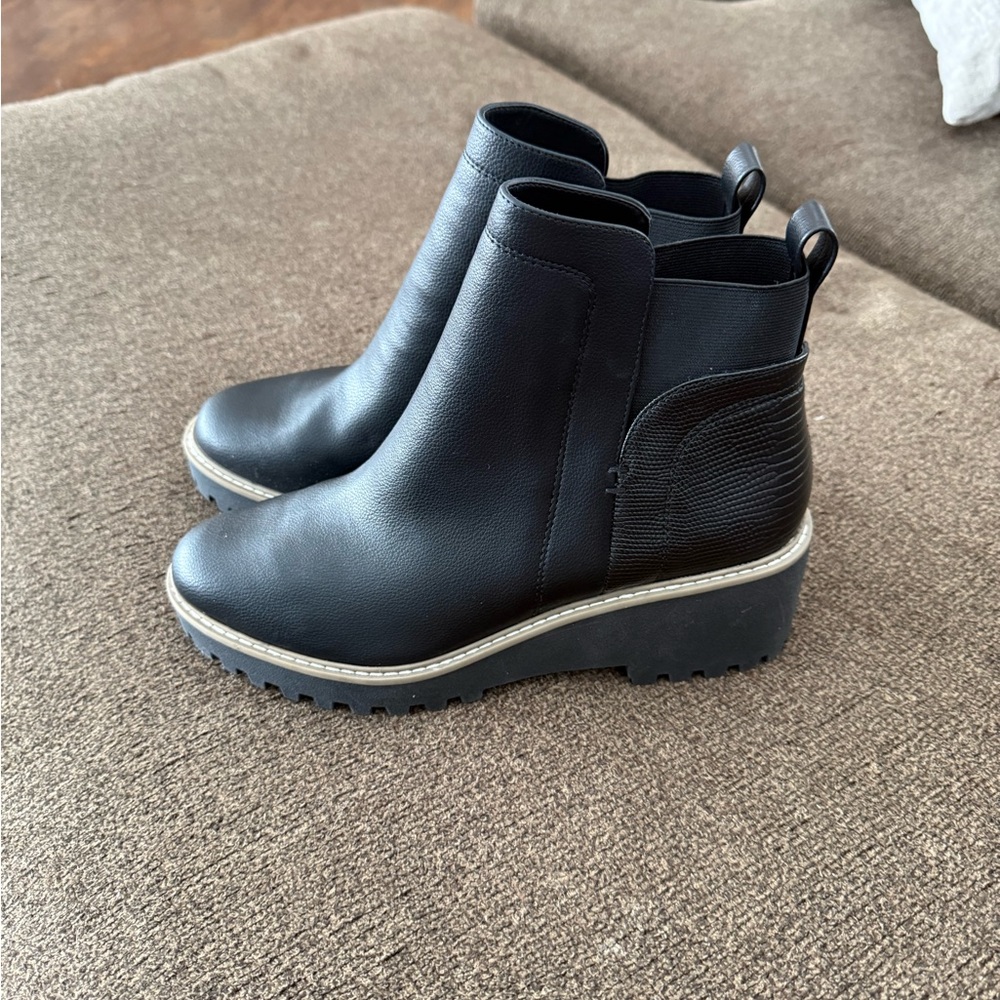 Dolce Vita Black Ankle Booties with Platform Sole Size 10